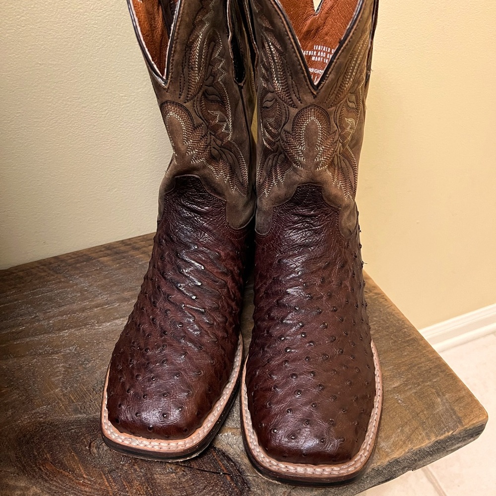 Men’s full quill ostrich 11D Dan Post Alamosa with flaw. Read description.